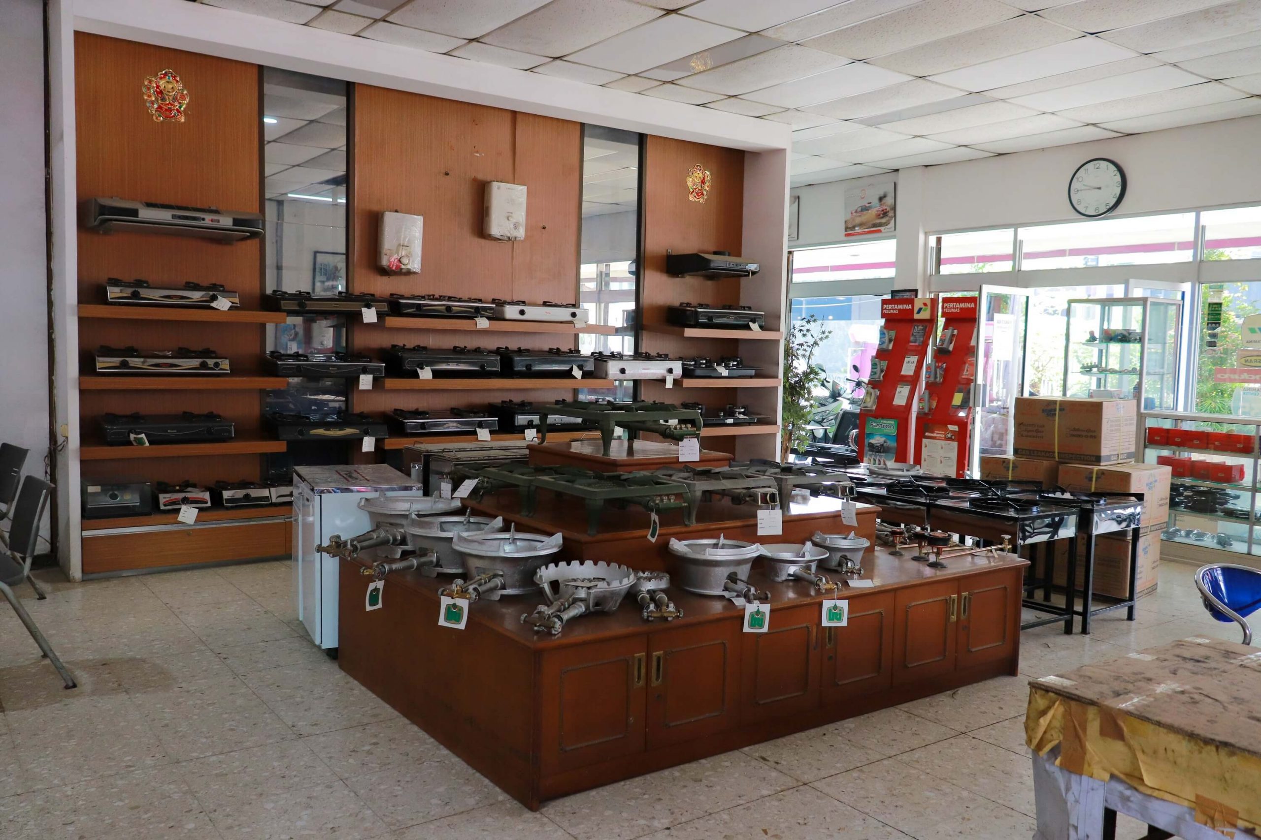Showroom dan layanan service oli Limasraga